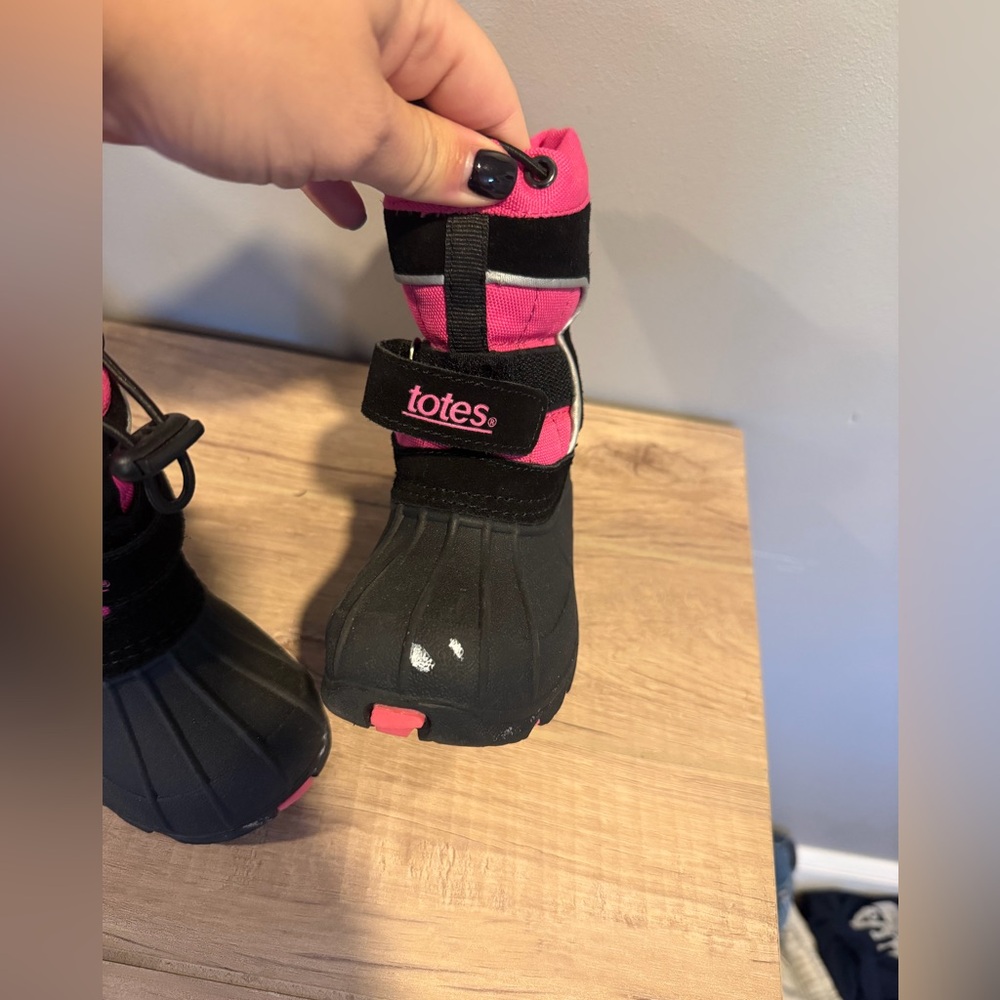 Girls Totes Pink and Black Winter Boots Size 7 - Picture 2 of 5
